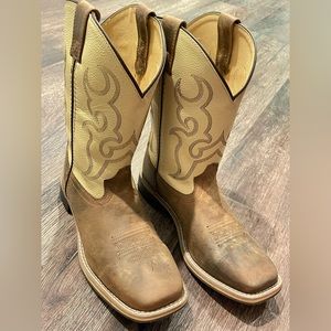 NWT men’s leather cowboy boots.
